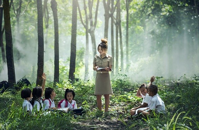 Viral photo of 5-year-old Divya gets her a scholarship in India